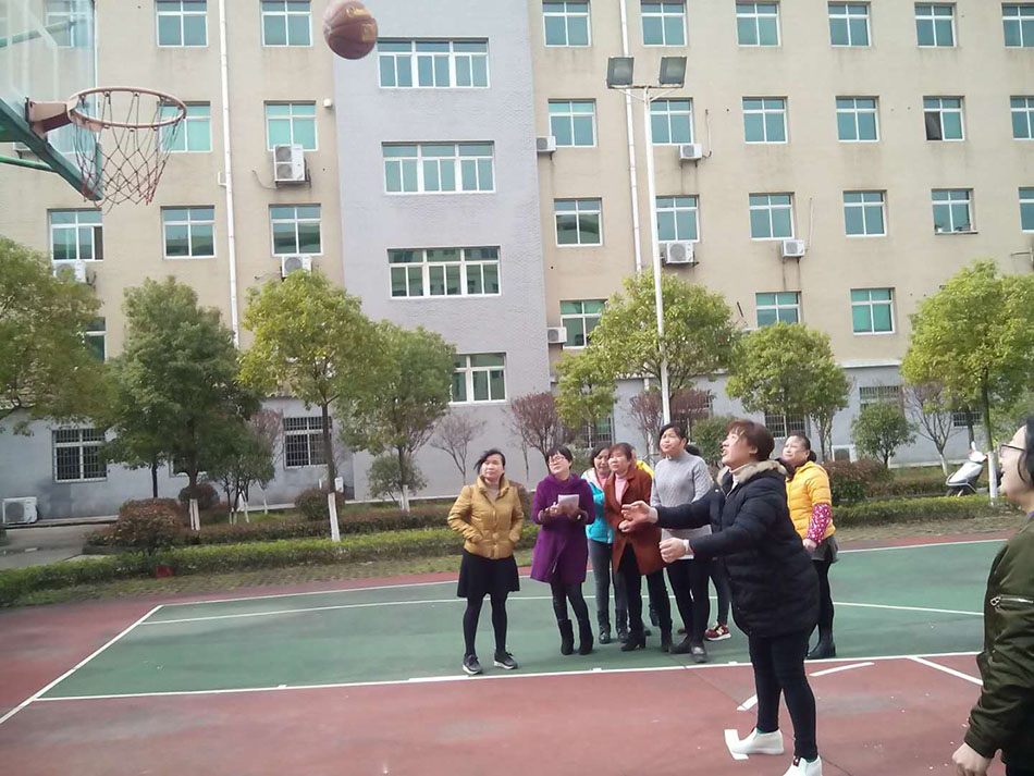 慶三八，春絲女員工投籃球比賽